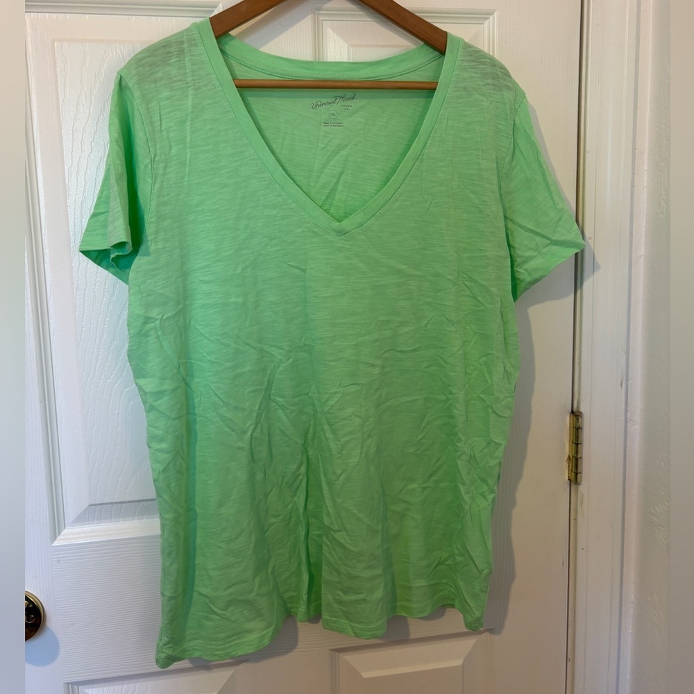 Women’s Green Universal Thread Goods Co. Short Sleeve  V Neck Shirt Size XXL